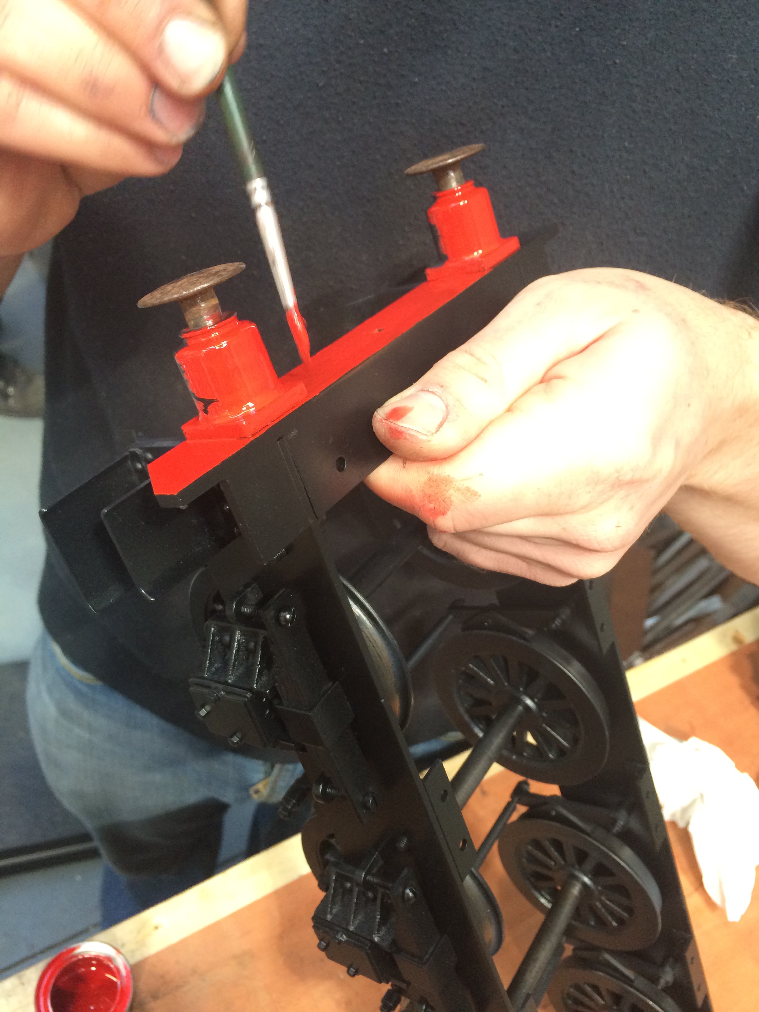 test 3 gauge Thompson A1 Heilan Lassie tender buffers get painted